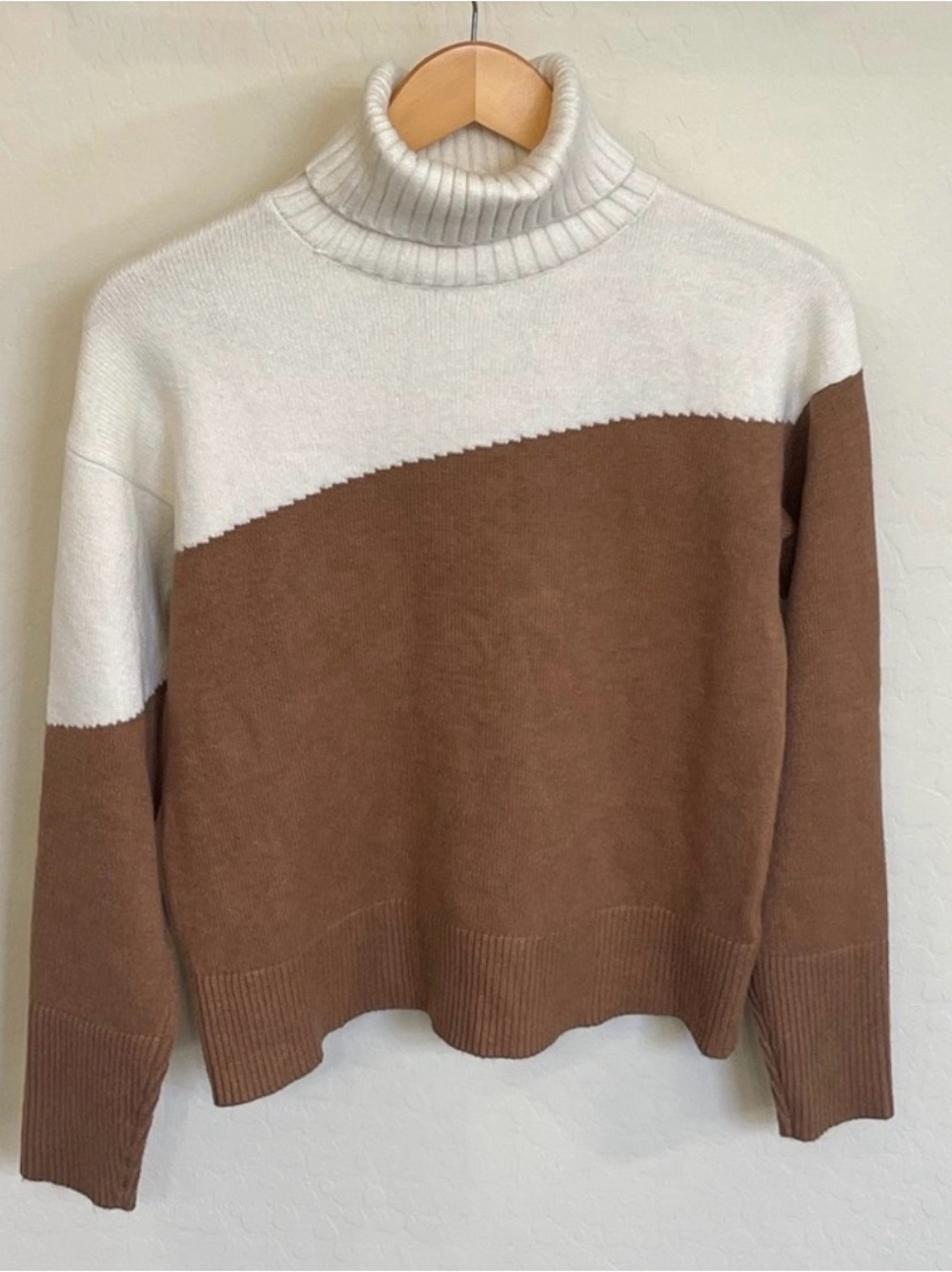 By Anthropologie Leanna Colorblocked Knit Turtleneck Sweater XS Brown Cream